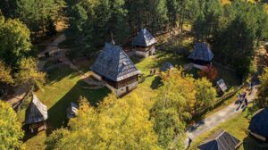 אתנו כפר סירוגוינו (Sirogojno)