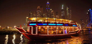 שייט לילי בתעלת דובאי בספינת דאו (Dhow Cruise at Dubai creek)