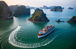 שייט בהאלונג ביי, וייטנאם